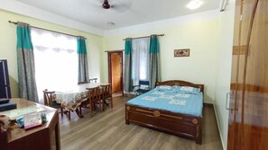 Premium bedding, free WiFi, bed sheets - Classy Abode (Guwahati)