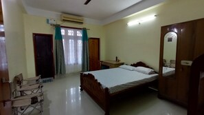 Premium bedding, free WiFi, bed sheets - Classy Abode (Guwahati)