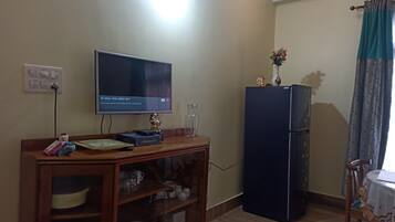 Premium Room, Balcony | Living area