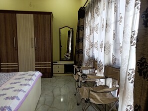 Premium bedding, free WiFi, bed sheets - Classy Abode (Guwahati)