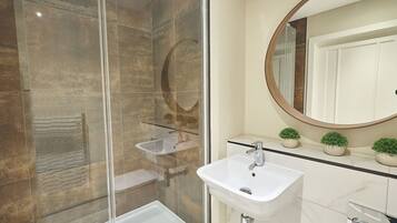 Appartamento, accessibile ai disabili | 1 camera, una scrivania