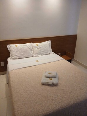 Standard Double Room | Desk, laptop workspace, bed sheets - Hotel Prime Suítes (Cupira)