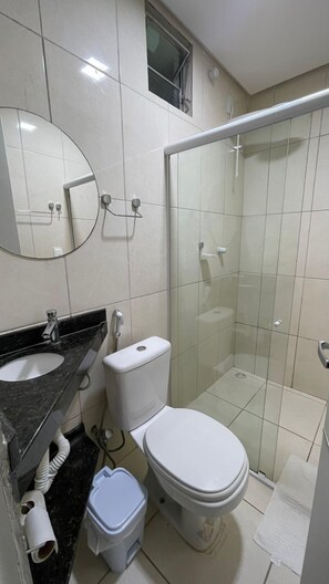 Standard Triple Room, 3 Single Beds | Bathroom - Hotel Prime Suítes (Cupira)