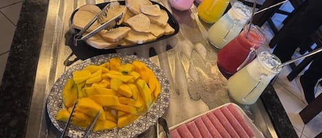 Tägliches inbegriffenes nach Wunsch zubereitetes Frühstück