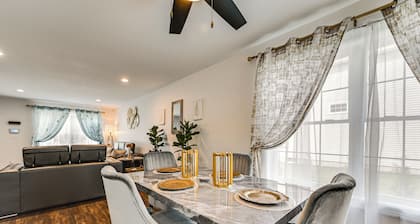 Duplex w/ Fire Pit ~ 1 Mi to MGM Springfield!
