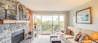 1 Mi to Ski Lifts: Sugar Mountain Condo