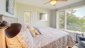 A bedroom with a bed, a ceiling fan, a window, and a nightstand. - 1 Mi to Ski Lifts: Sugar Mountain Condo (Banner Elk)