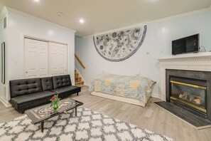 Apartment (0 Bedroom) | Interior