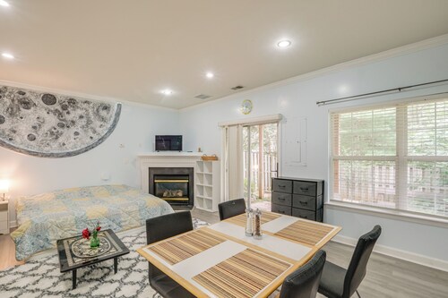 Day Trip to DC - Sterling Studio w/ Pool Access