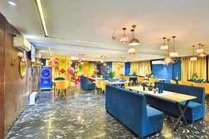 Restaurant - Orsom Stays Sassy Sector 53 (Gurugram)