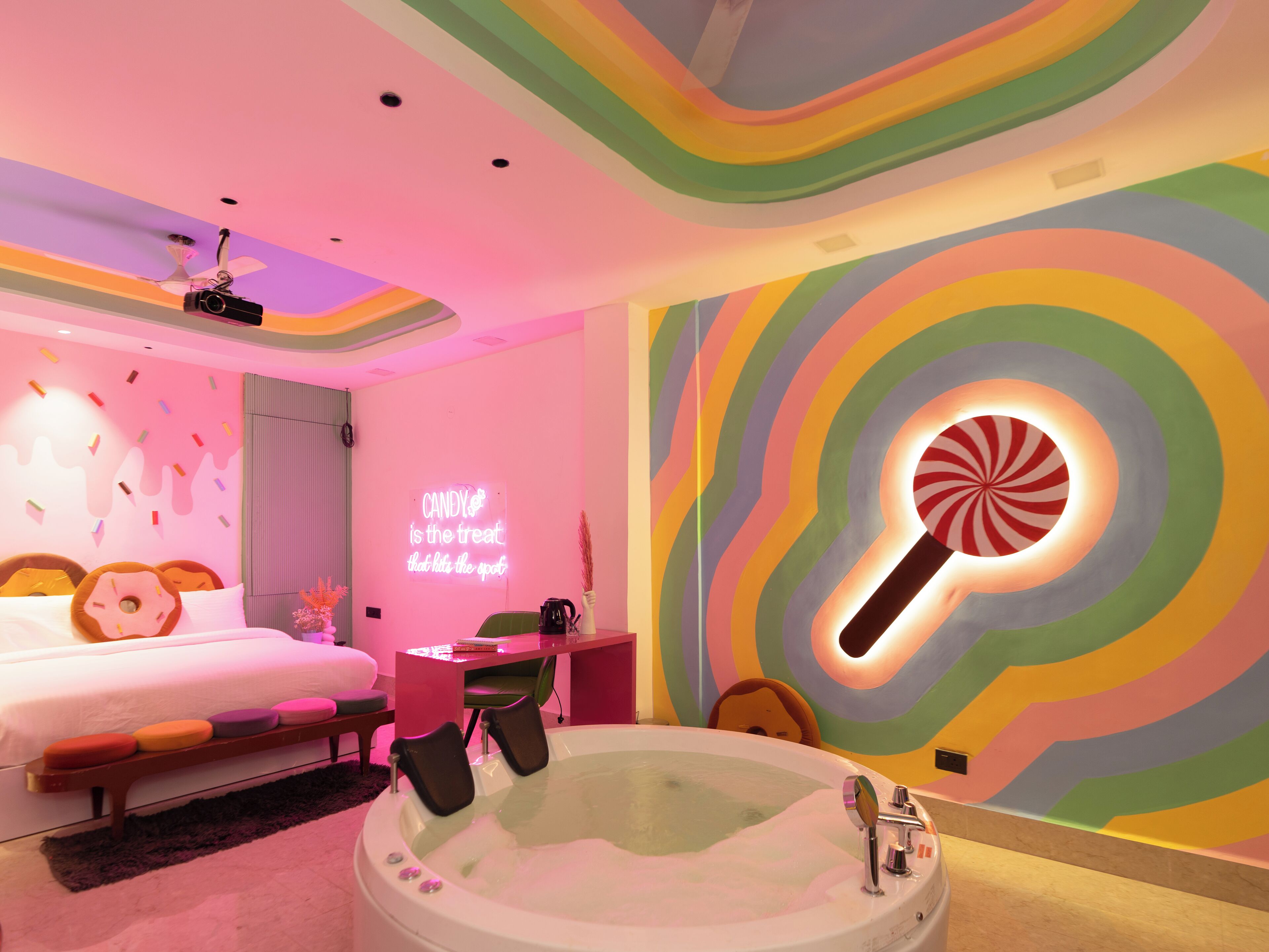 Candy Room | Roupas de cama antialérgicas, quartos à prova de som, Wi-Fi de cortesia