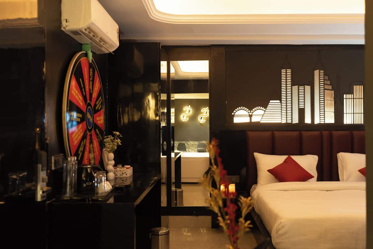 1 bedroom, premium bedding, blackout curtains, iron/ironing board