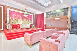 Banquet hall - Orsom Stays Sassy Sector 53 (Gurugram)