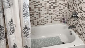 Bathroom - Fada Guest House Bergen St Newark NJ (Newark)