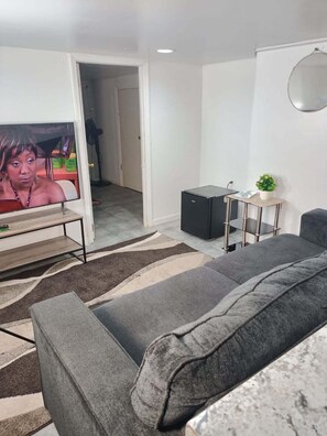 Living area - Fada Guest House Bergen St Newark NJ (Newark)