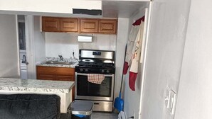 In-room dining - Fada Guest House Bergen St Newark NJ (Newark)