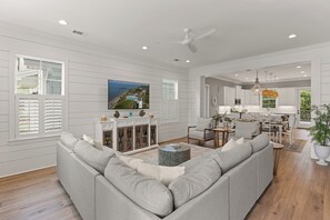 Smart TV - Hook, Wine & Sinker near the village with a pool, sleeps 12 (St Simons Island)