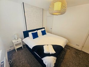 2 habitaciones, escritorio, wifi gratis y ropa de cama