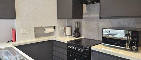 獨棟房屋 | 私人廚房 | 電冰箱、微波爐、烤箱、爐台