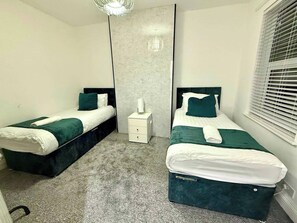 2 bedrooms, desk, free WiFi, bed sheets