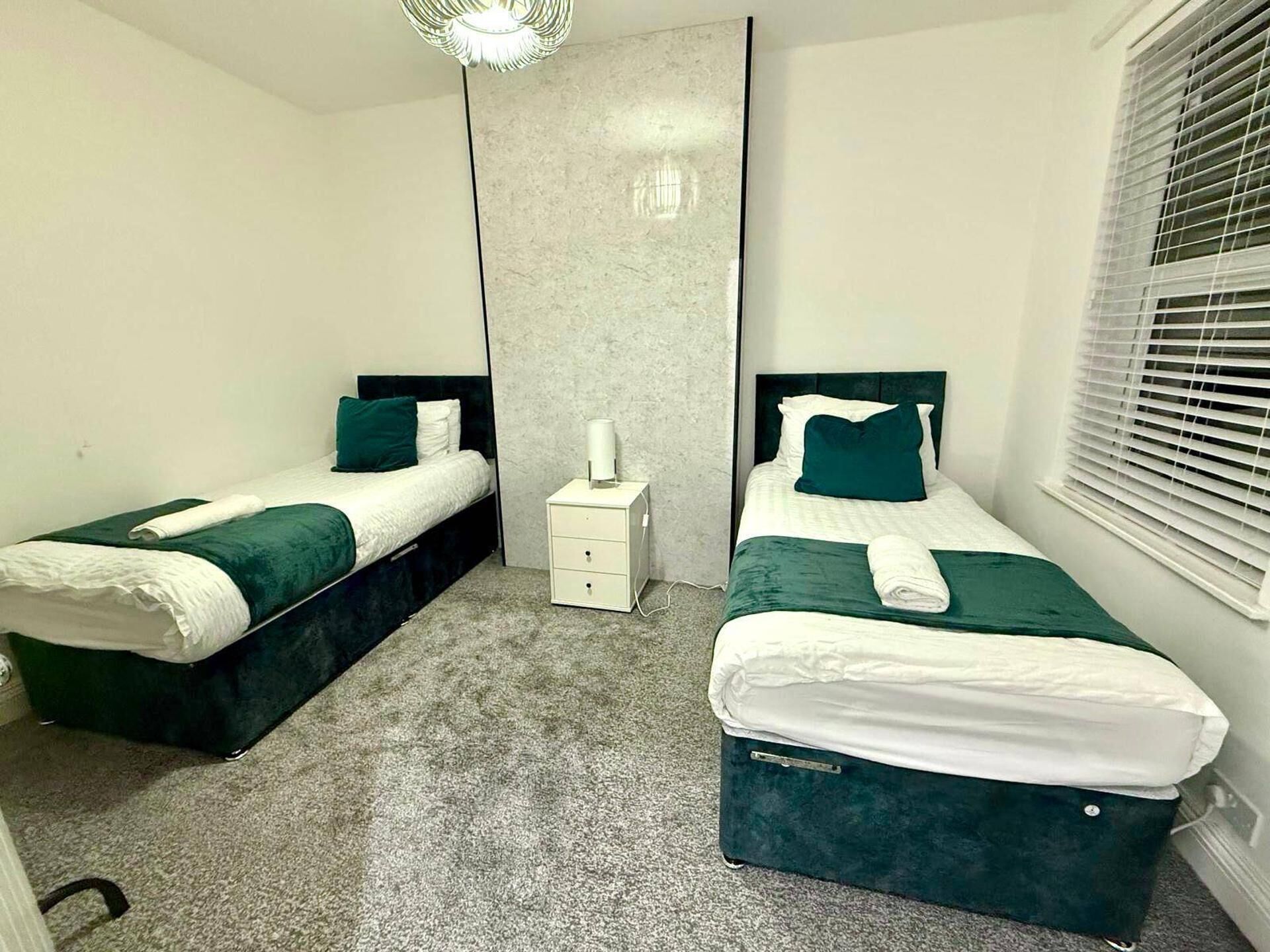 2 bedrooms, desk, WiFi (free), bed sheets
