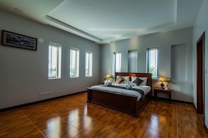 Ropa de cama hipoalergénica y escritorio 