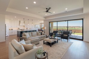 Smart-TV, peis, videospill og bøker