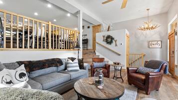 Téléviseur connecté, foyer, chaîne audio