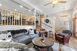 Smart TV, fireplace, stereo