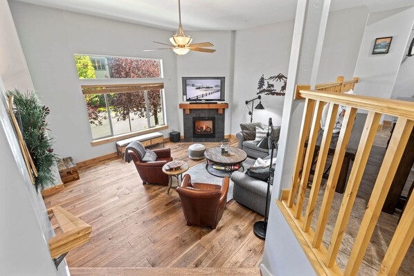 Smart TV, fireplace, stereo - Moose Management at Bear Hollow 5667: Pvt Hot Tub, BBQ, PS4, Fireplace, 5min to (Park City)