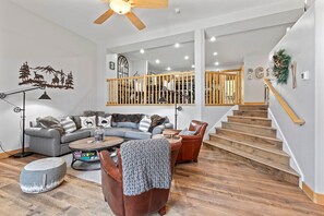 Smart TV, fireplace, stereo