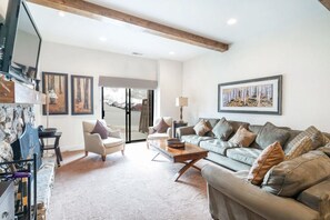 Smart-tv en een open haard