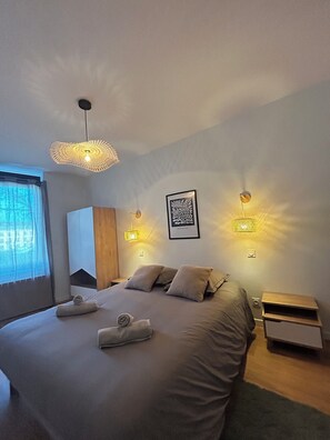 3 bedrooms, iron/ironing board, WiFi, bed sheets
