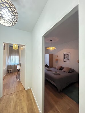 3 slaapkamers, een strijkplank/strijkijzer, wifi, beddengoed