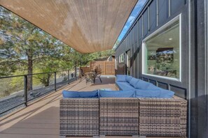 Terrace/patio - NEW! Eagles Landing Tiny Home - B03 - Hot Tub (Madras)