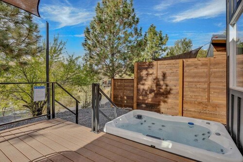 NEW! Eagles Landing Tiny Home - B03 - Hot Tub