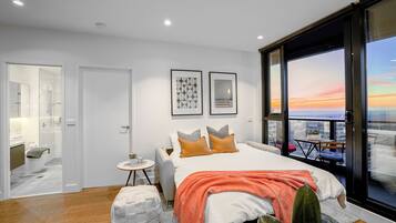 2 bedrooms, in-room safe, desk, iron/ironing board