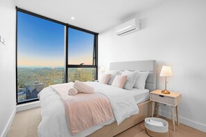 2 bedrooms, in-room safe, desk, iron/ironing board