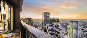 Highrise Skyline Spectacular View Luxury 2B2B1P