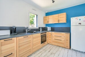 Fridge, microwave, oven, dishwasher