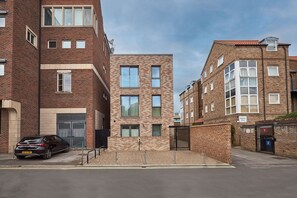 Exterior - Host & Stay | The Hideaway (York)