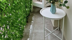 Unclassified image, 5 of 15, button - Spacious, modern apartment located just outside the historic center. (Málaga)