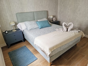 2 slaapkamers, een strijkplank/strijkijzer, gratis wifi, beddengoed