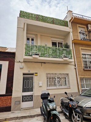 Exterior - Floor No. 2 -  Oliva Apartments Gracia, Piso N°2 - Virgen de Gracia Apts (Málaga)