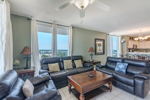 Condo, 3 Bedrooms | Living area