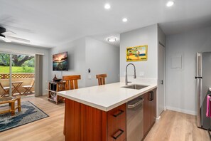 Townhome, 2 Bedrooms | Private kitchen | Fridge, oven, coffee/tea maker, toaster - Big Island Fairway Terrace J-107 2 Bedroom Townhouse (Waikoloa)