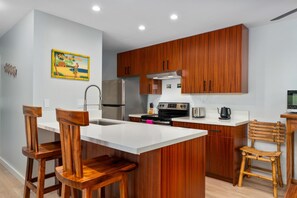 Townhome, 2 Bedrooms | Private kitchen | Fridge, oven, coffee/tea maker, toaster - Big Island Fairway Terrace J-107 2 Bedroom Townhouse (Waikoloa)