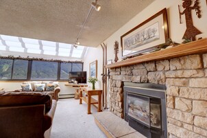 Condo, 3 Bedrooms | Interior