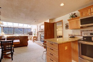 Condo, 3 Bedrooms | Private kitchen | Fridge, oven, coffee/tea maker, toaster