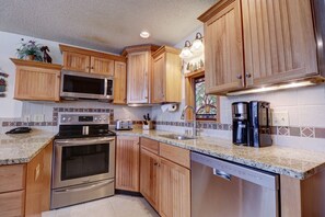 Lägenhet - 3 sovrum | Eget kök | Kylskåp, ugn, kaffe- och tebryggare och brödrost